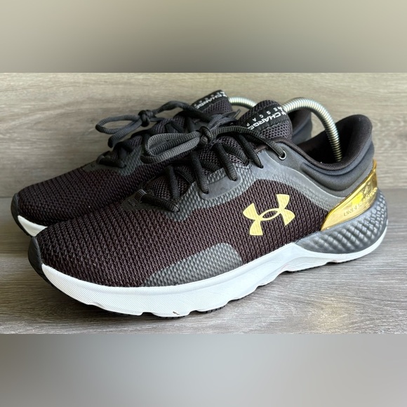 Under Armour Charged Escape 4 Chrome Men's Running Shoes Size 10 EUC - Picture 1 of 7